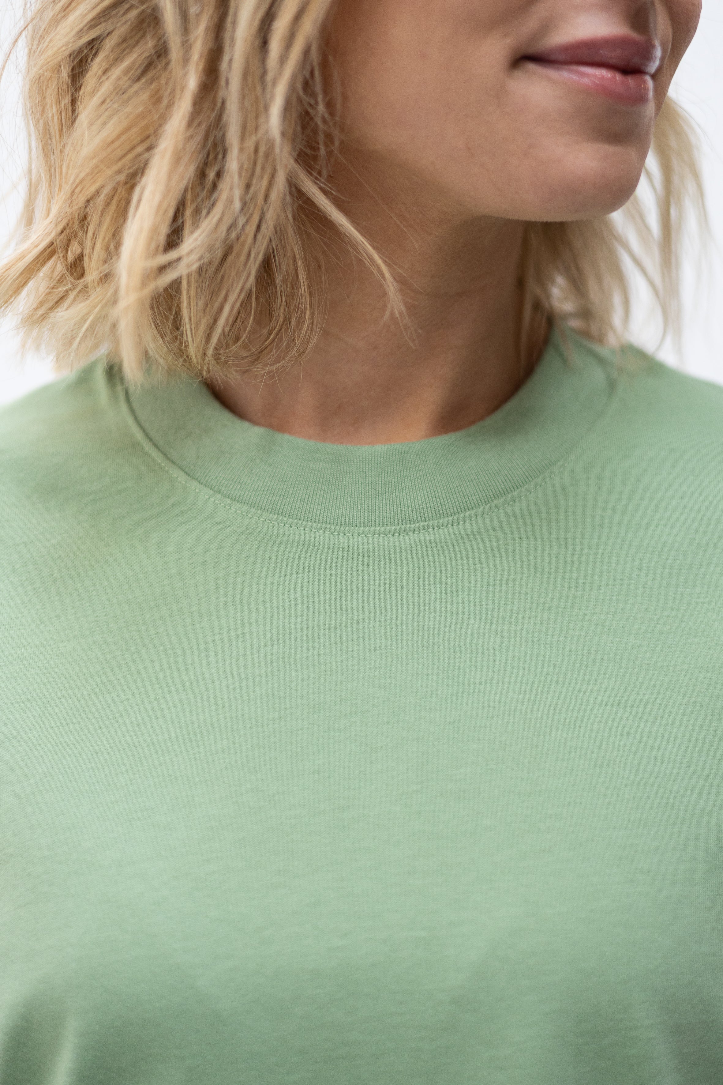 Oversized T-Shirt 1.0 "Heart flower" – Matcha