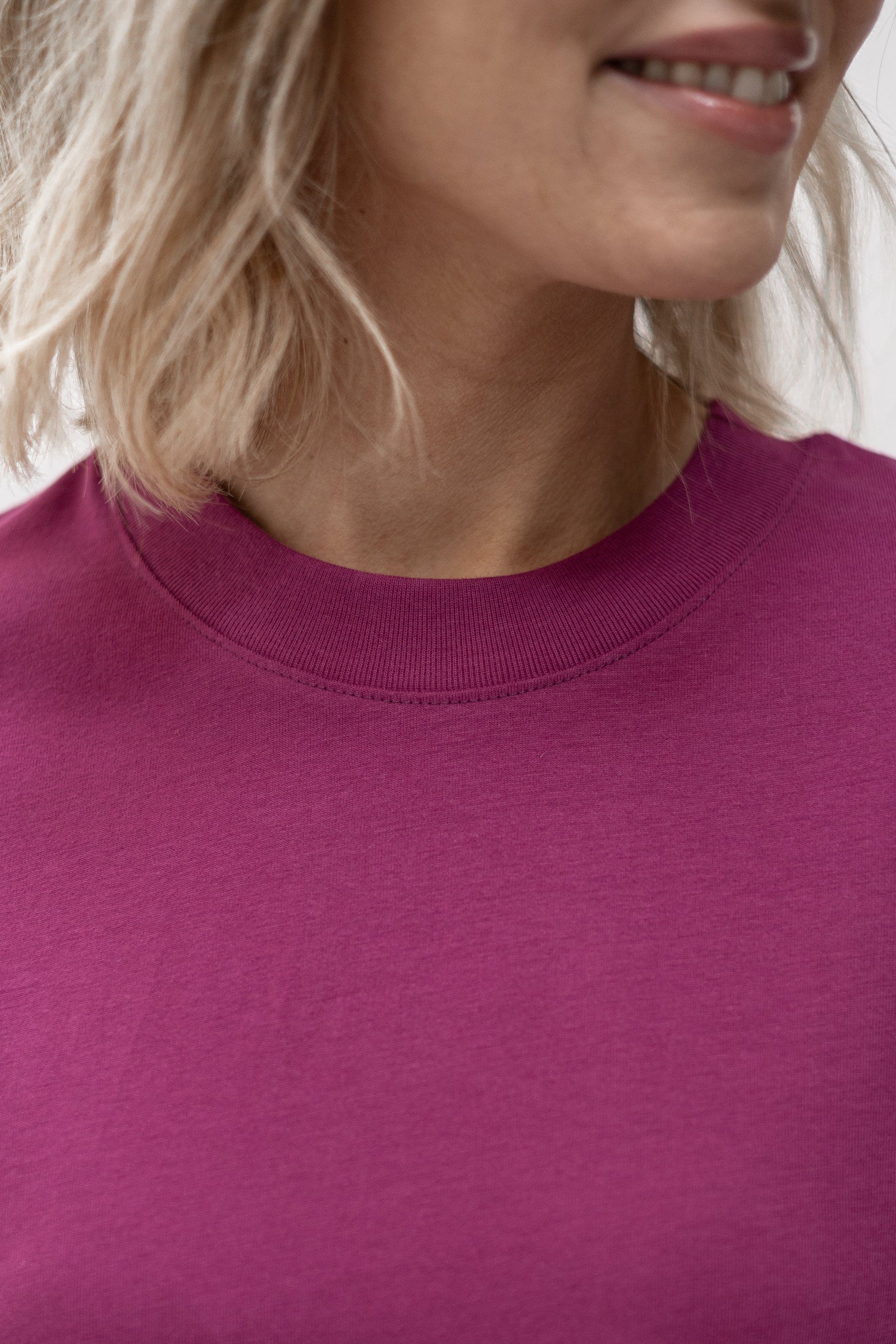 Soft Touch T-Shirt "Stay kind" – Berry