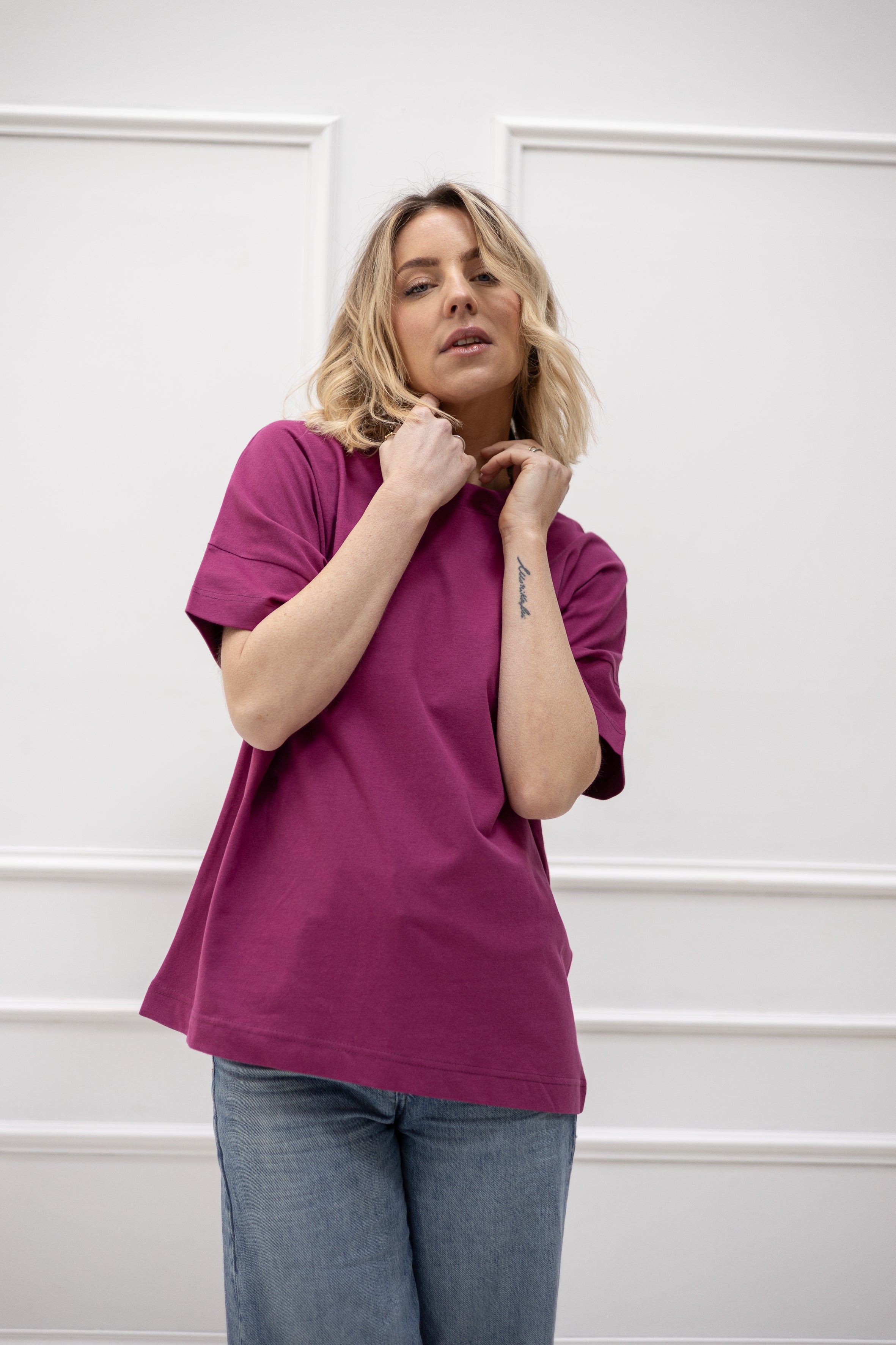 Soft Touch T-Shirt "Stay kind" – Berry