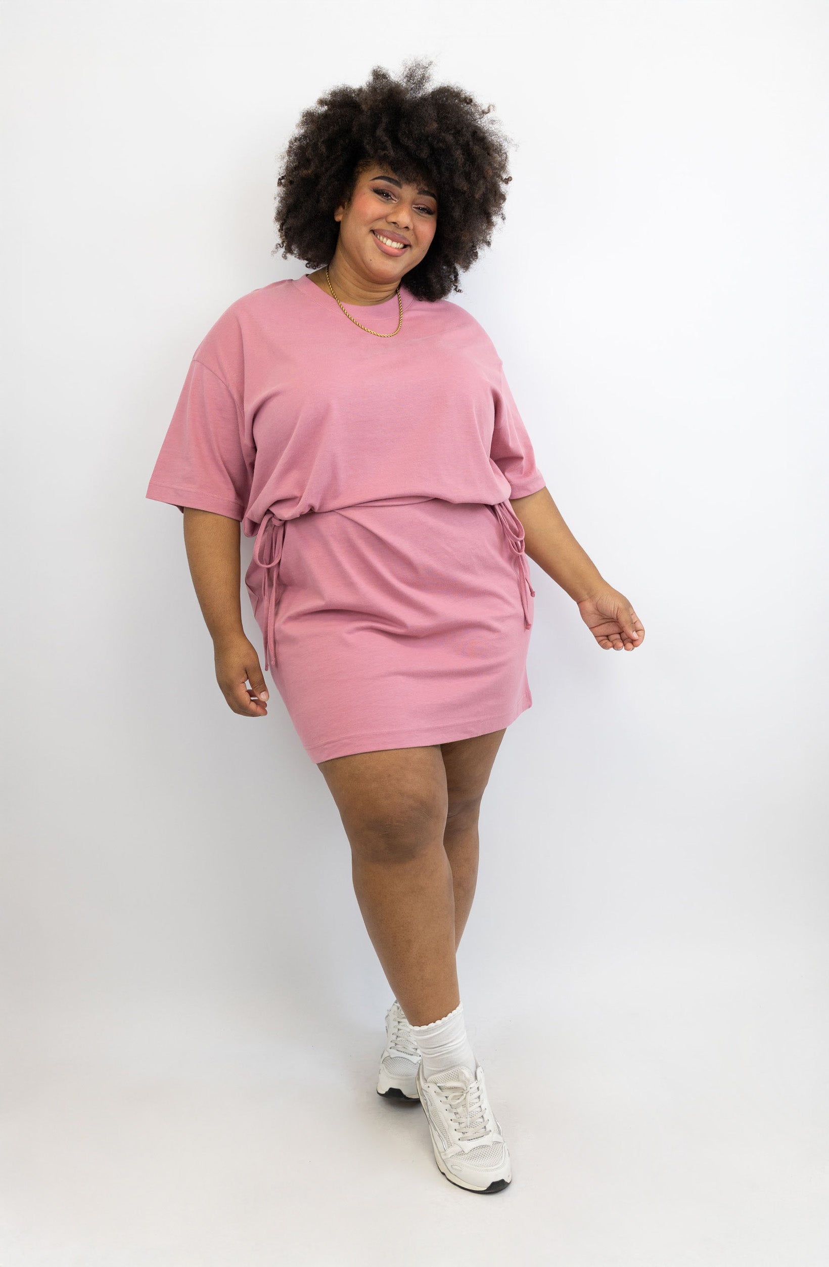 T-Shirt-Kleid mit Schleifen-Bindung – Rouge