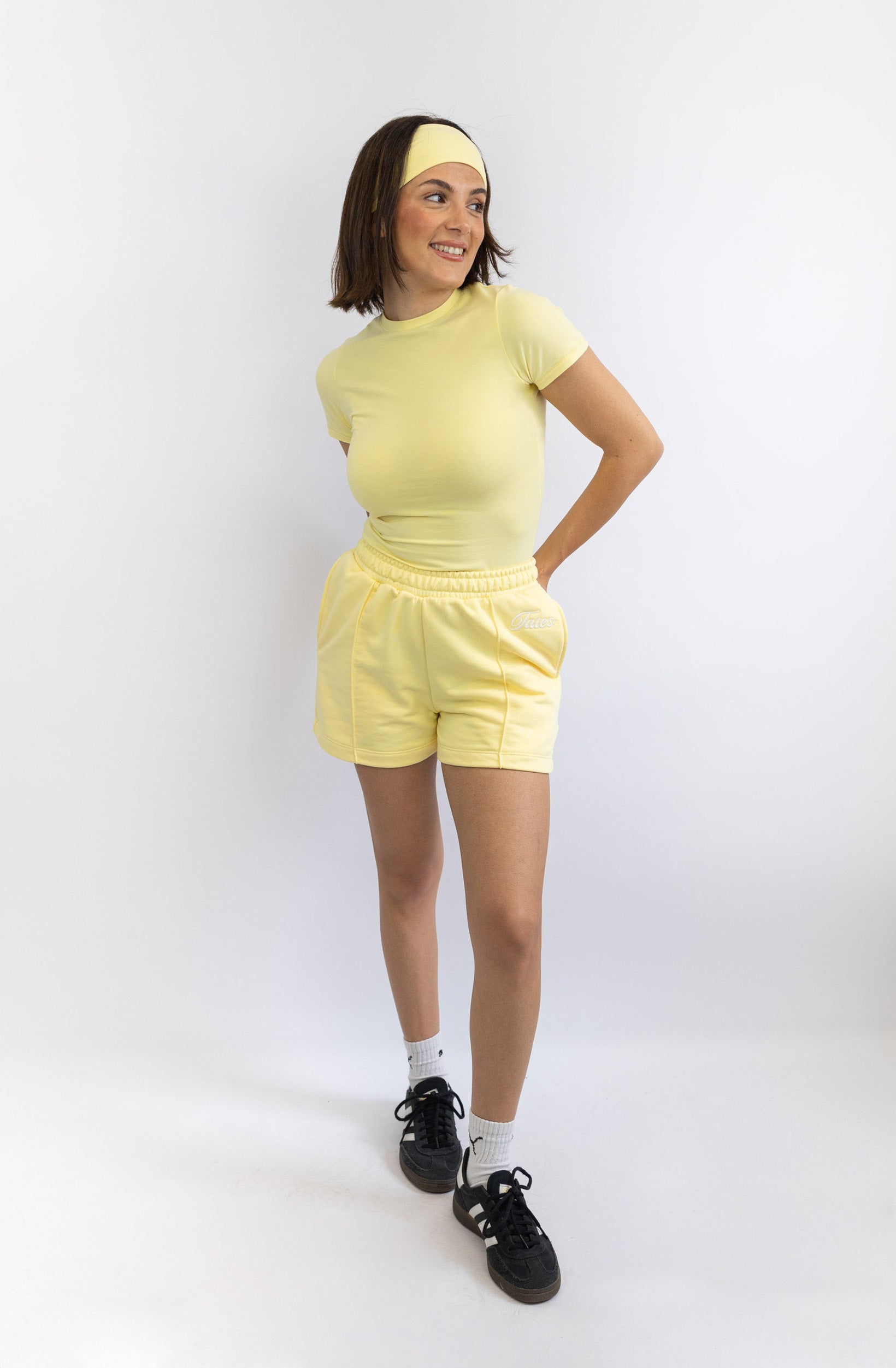 Light Jogginghose kurz mit Biese – Butter Yellow