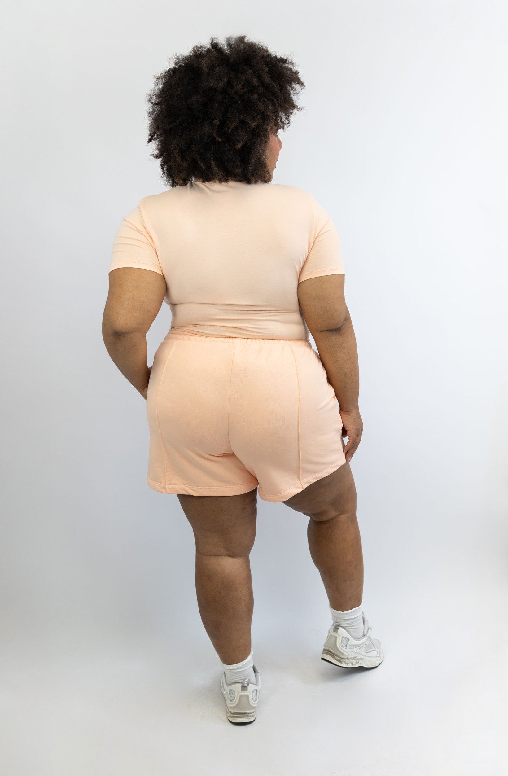Light Jogginghose kurz mit Biese – Peach