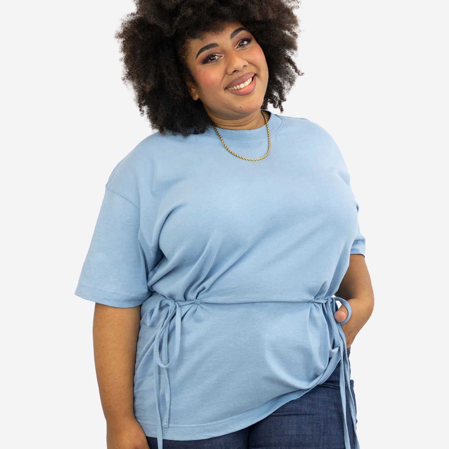 T-Shirt mit Schleifen-Bindung – Dusty Blue