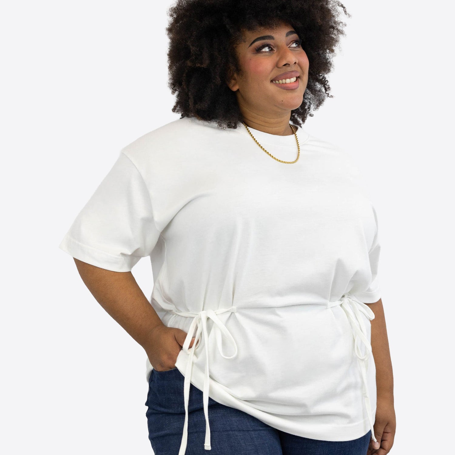 T-Shirt mit Schleifen-Bindung – Off white