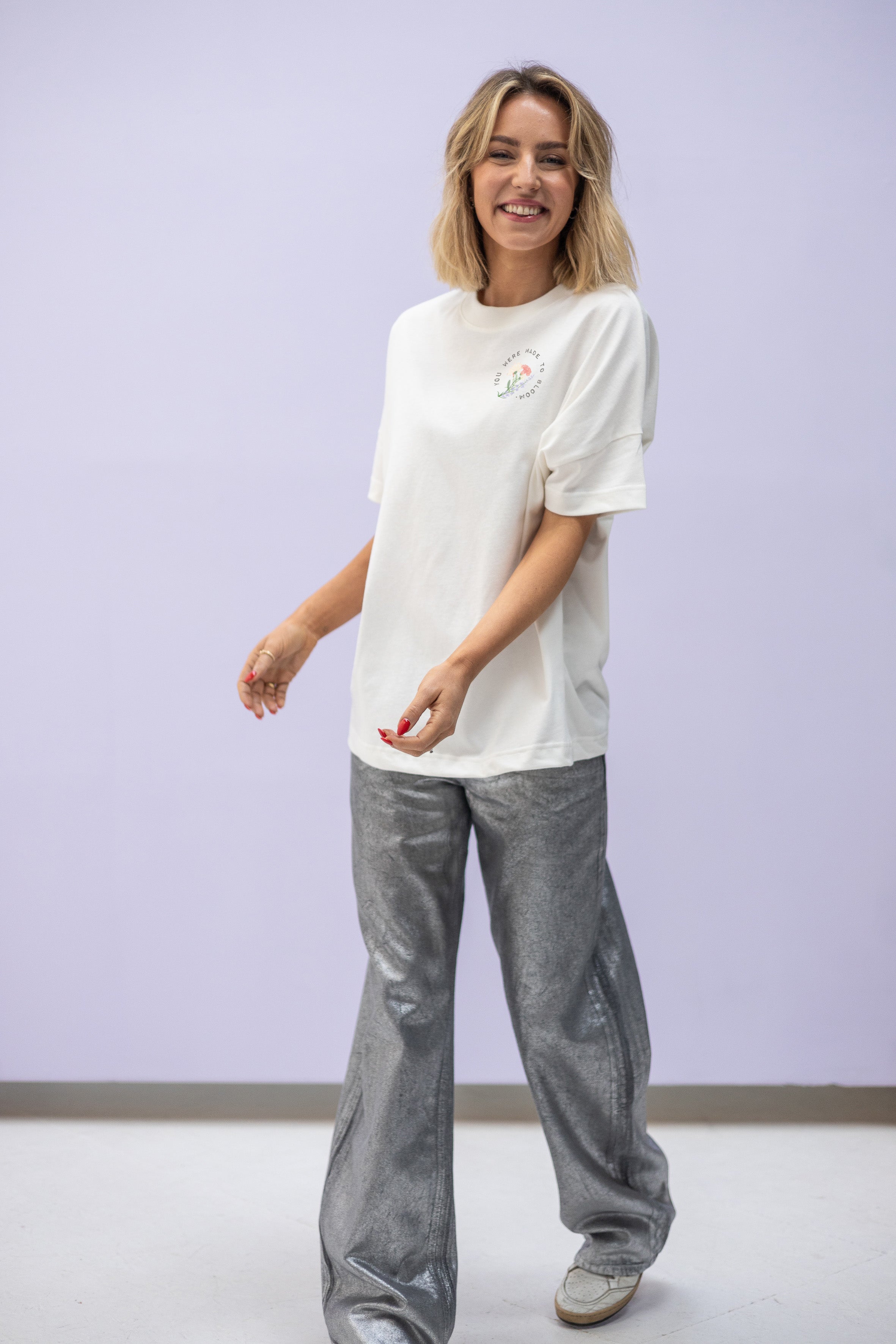 Soft Touch T-Shirt "Birthflowers" – Off white