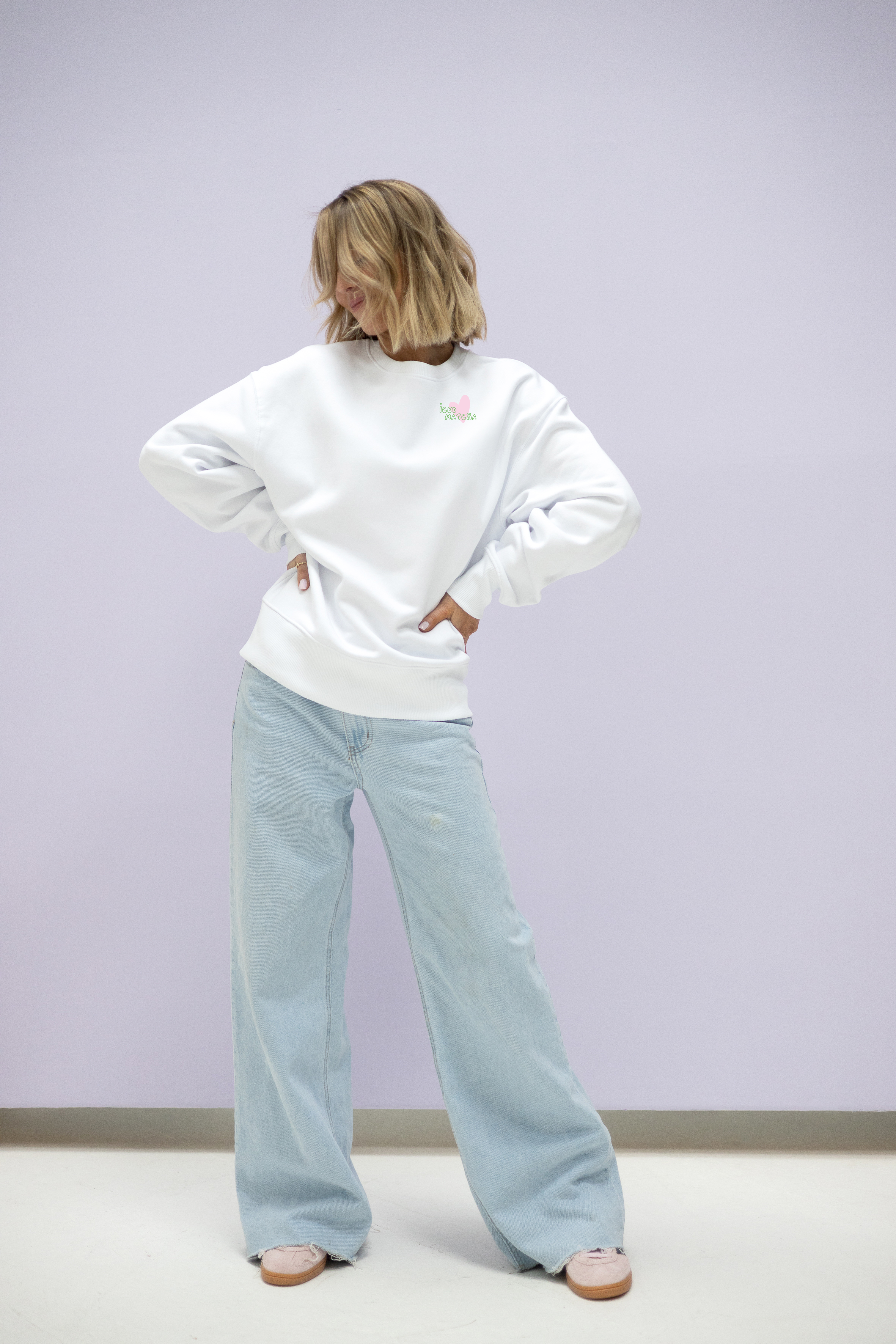 Sweater (Oversized) "Iced matcha latte pls" – White