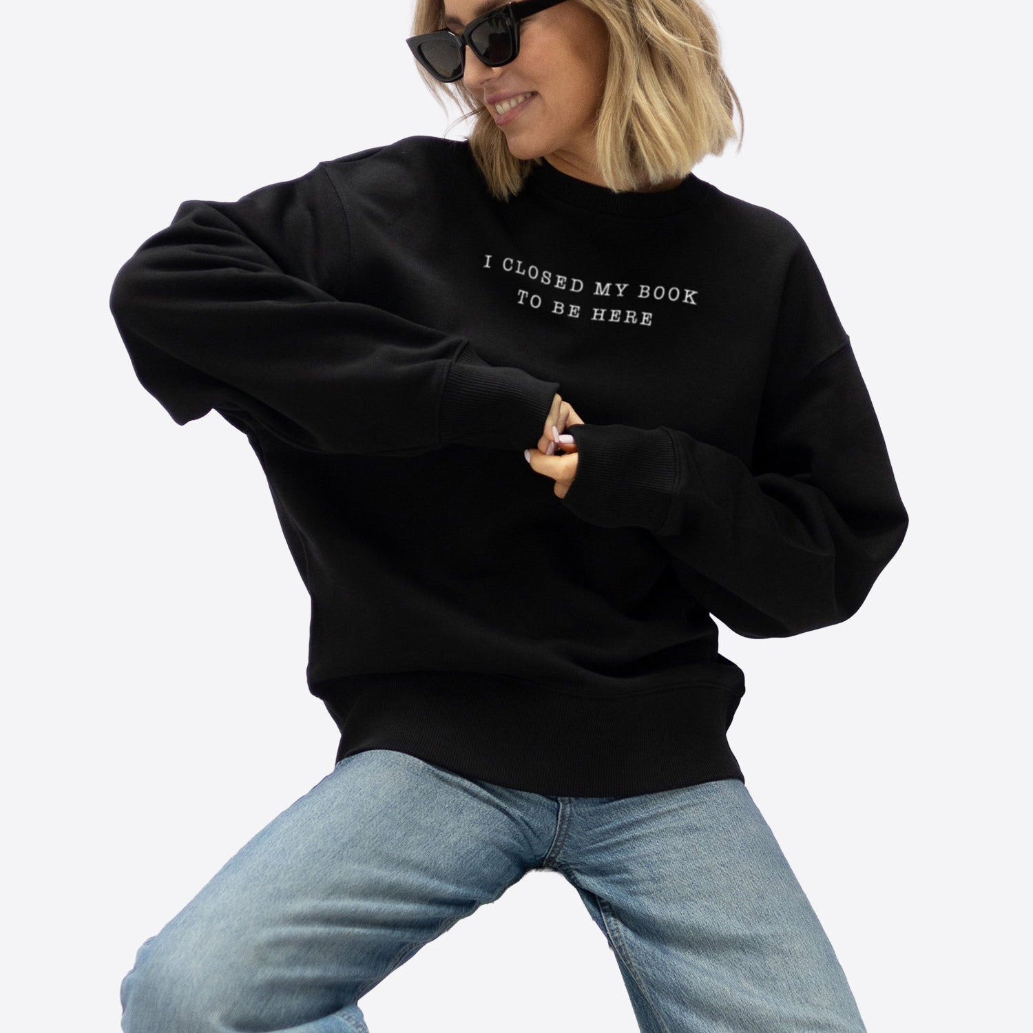 Sweater (Oversized) "I closed my book" – Schwarz