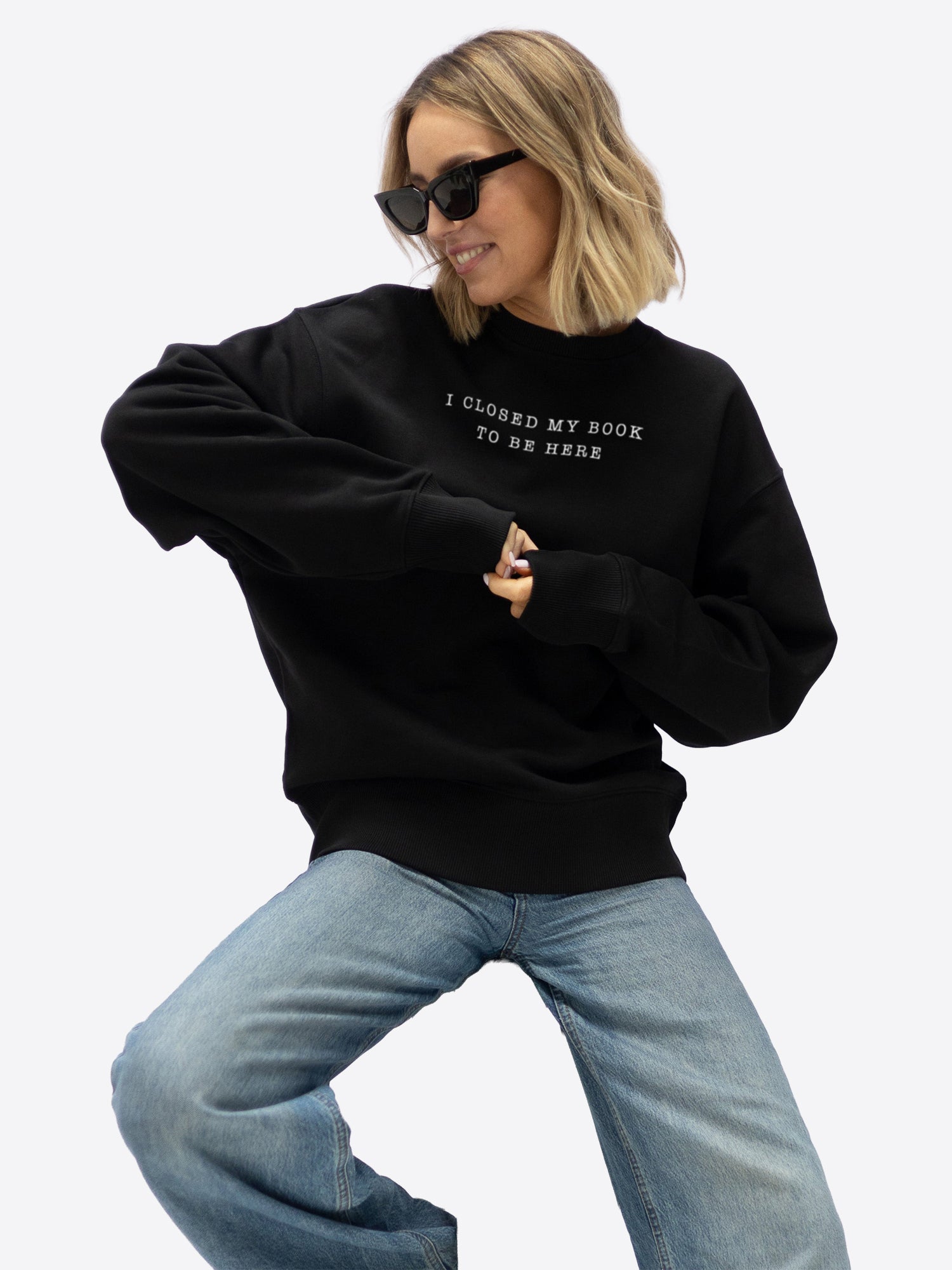 Sweater (Oversized) "I closed my book" – Schwarz