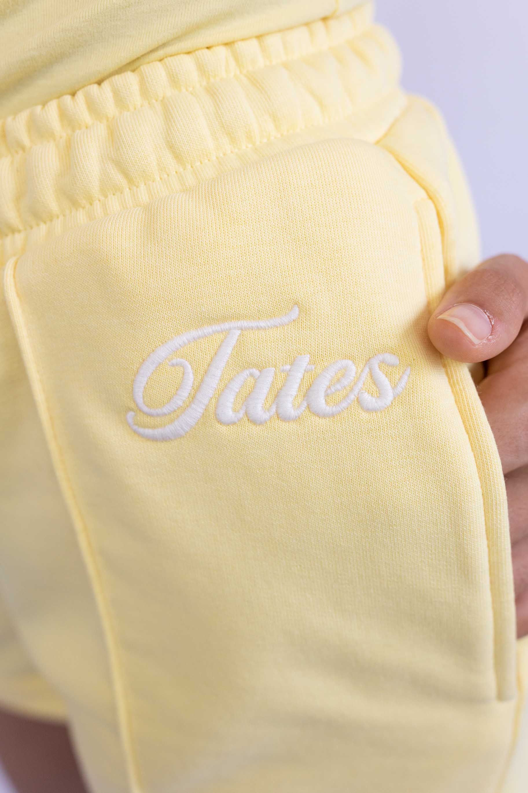 Light Jogginghose kurz mit Biese – Butter Yellow