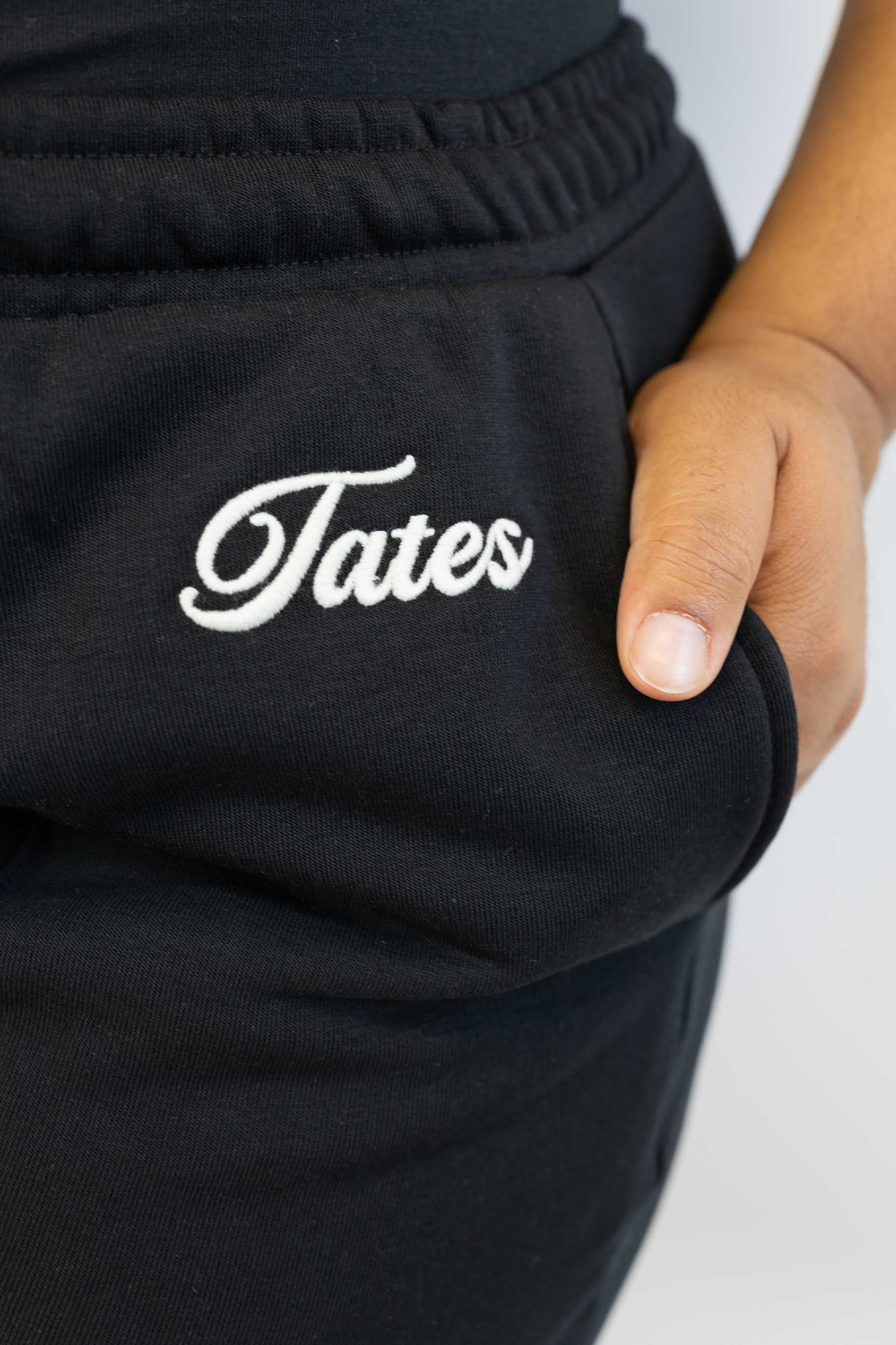 Light Jogginghose kurz mit Biese – Schwarz