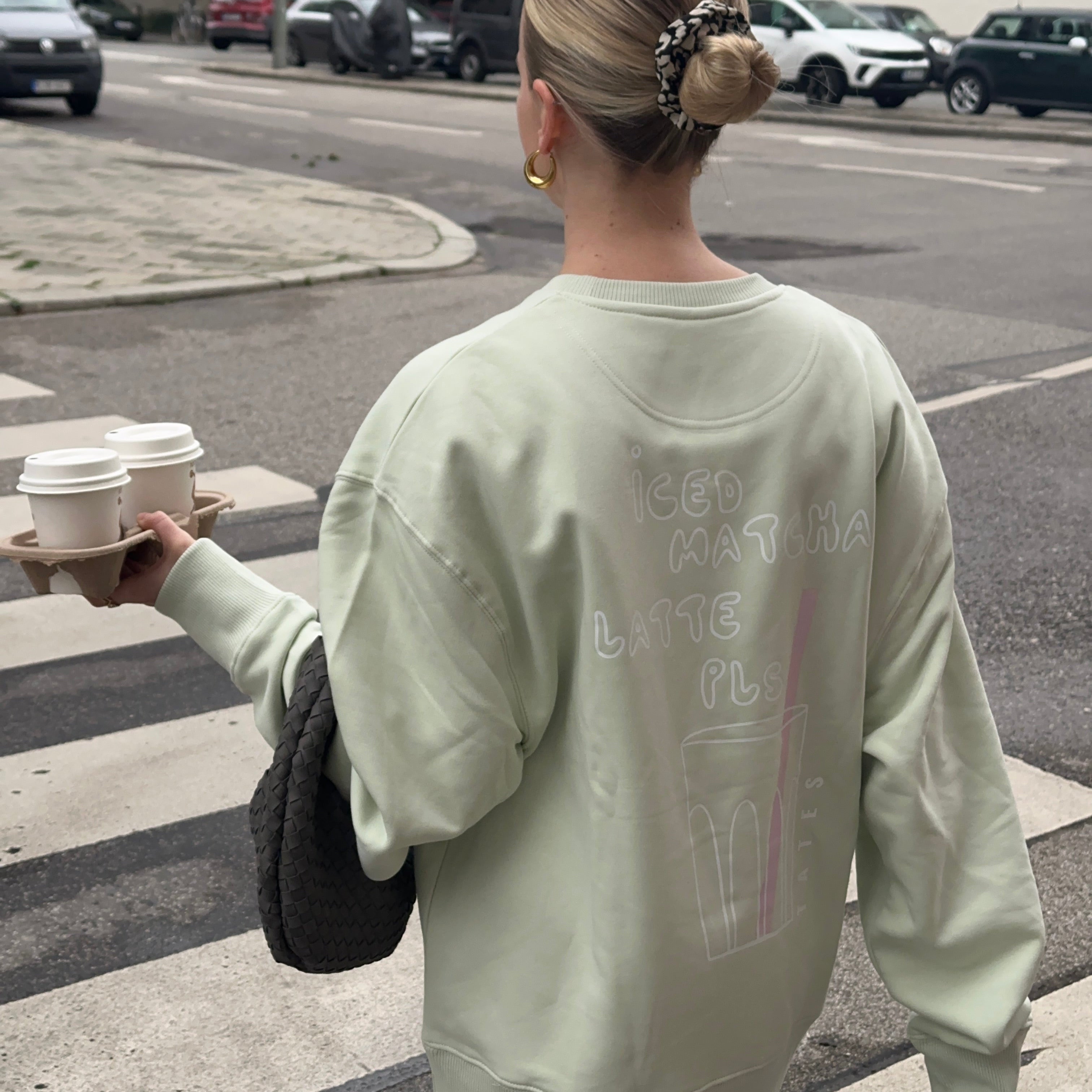 Sweater (Oversized) "Iced matcha latte pls" – Stem green