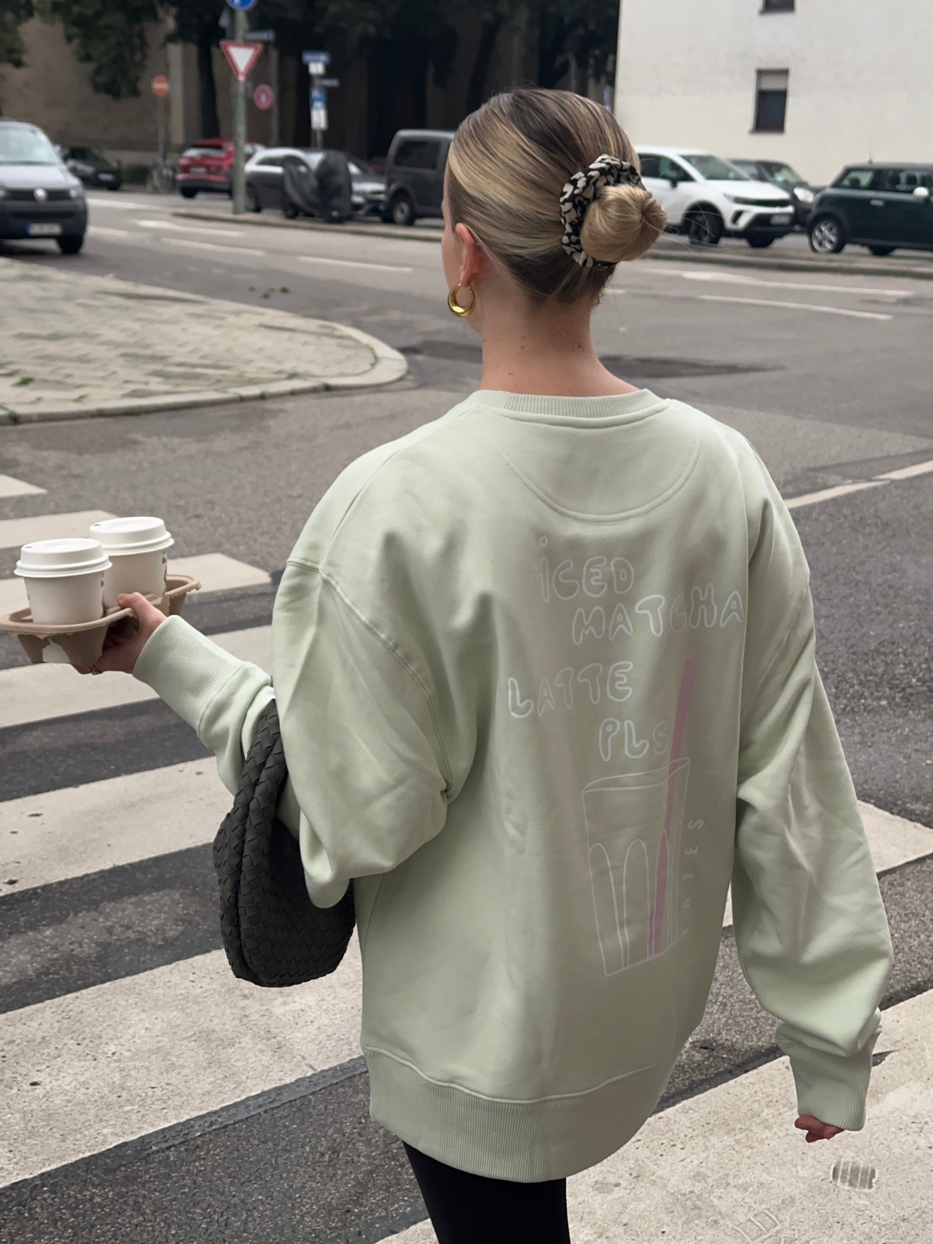 Sweater (Oversized) "Iced matcha latte pls" – Stem green